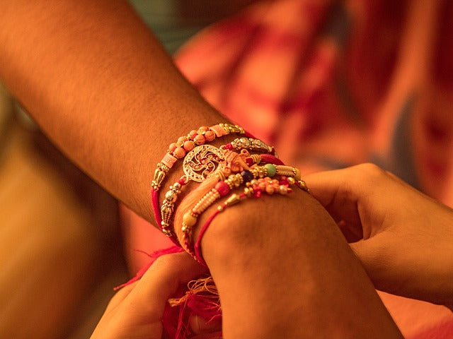 Rakshabandhan 2023- Best Rakhi Gifts For Brothers & Sisters